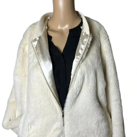 Faux  fur bomber jacket hoodie, zipper, LIKE NEW, cream,detachable hood,mob wife - Picture 13 of 14
